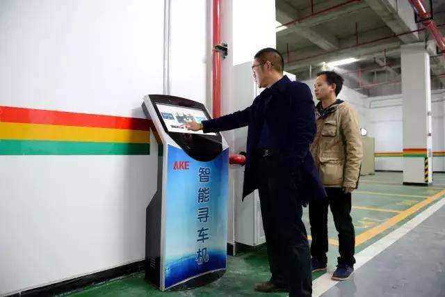 熙雅盟觸摸一體機被用于智能選車.jpg